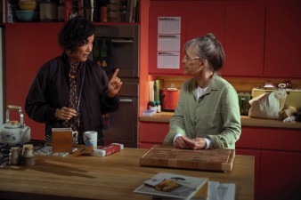 Joan Chen en Sally Field in Remarkably Bright Creatures.