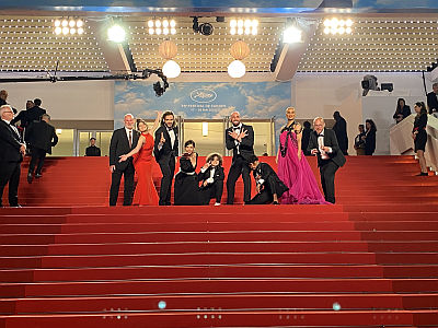 Adil & Bilall palmen in stijl beroemde rode trappen in op wereldpremière van Rebel