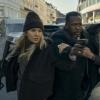 Sienna Miller, Wendell Pierce, en John Krasinski in Jack Ryan: Ghost War.
