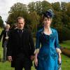 The Buccaneers - seizoen 2 - Adam James en Christina Hendricks.