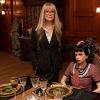 The Fall of the House of Usher - Mary McDonnell en Ruth Codd
