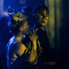The Fall of the House of Usher - Molly C. Quinn en Sauriyan Sapkota (seizoen 1, episode 2)